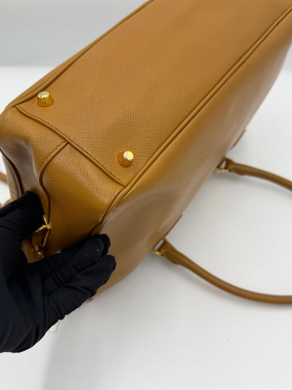 Prada Saffiano Boston - Picture 5 of 14